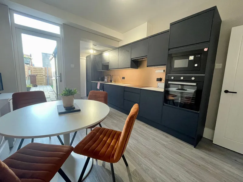 Modern 2 Bed Terraced House // Aug 2026 - Thumbnail 3